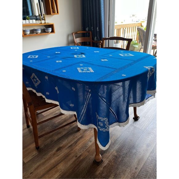 Vintage Royal Blue Linen Tablecloth with White Hand Embroidery & White Lace Trim - Picture 9 of 10